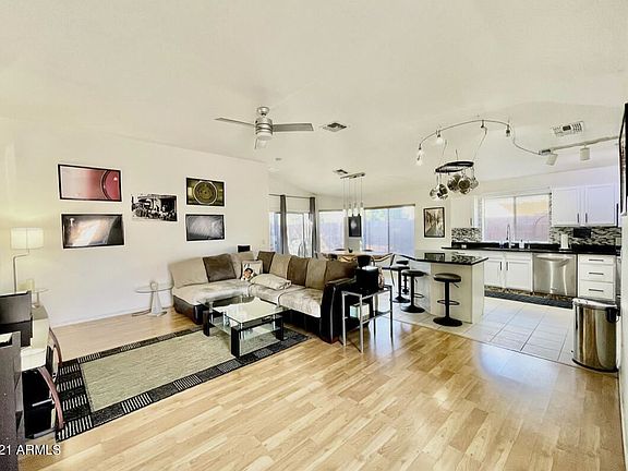 3rd image of 4008 E Chambers St