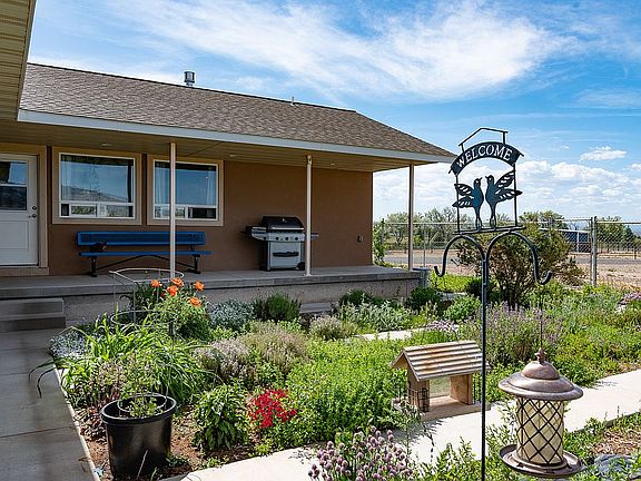 Back yard, door to Master BR