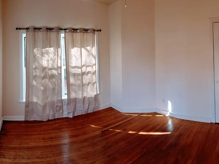 4405 Avenue H — Photo 12
