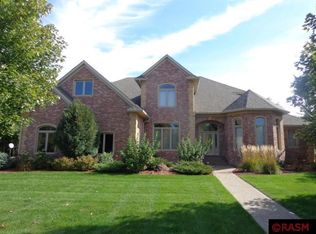 22 Newcastle Ct, Mankato, MN 56003