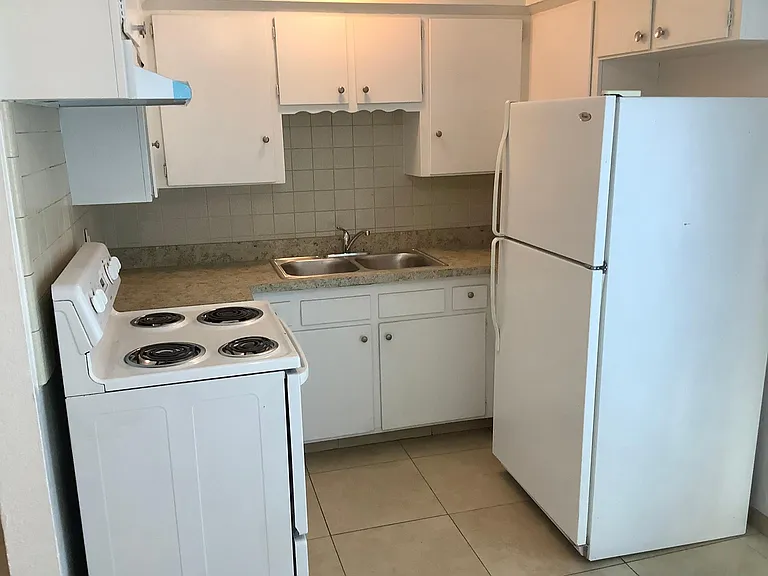 1014 S Trinity St — Photo 10
