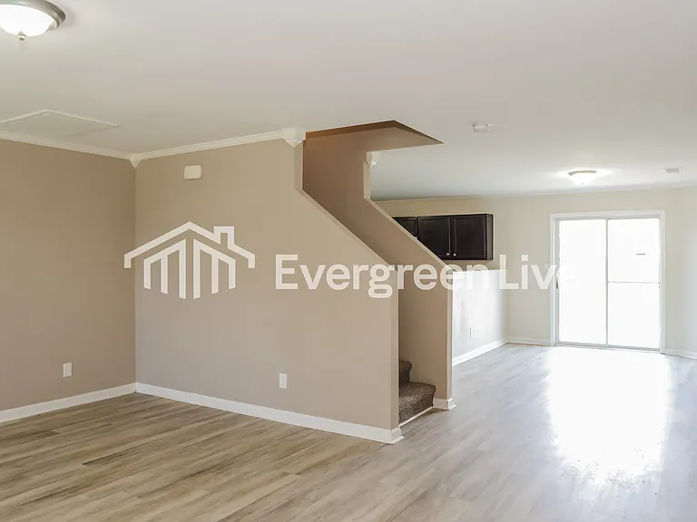 3193 Castlecreek Dr SW — Photo 2