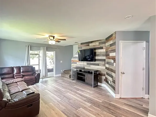 2235 Fluorshire Dr, Brandon, FL 33511