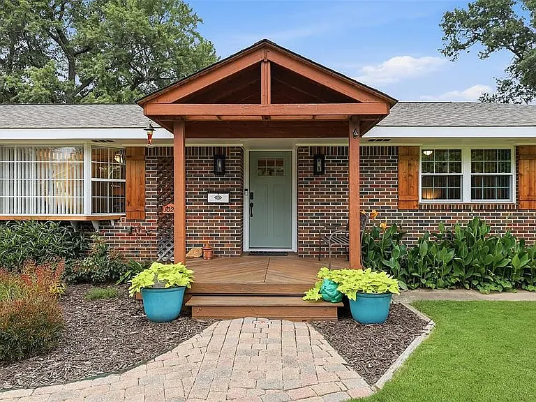1024 W Will Rogers Dr — Photo 1
