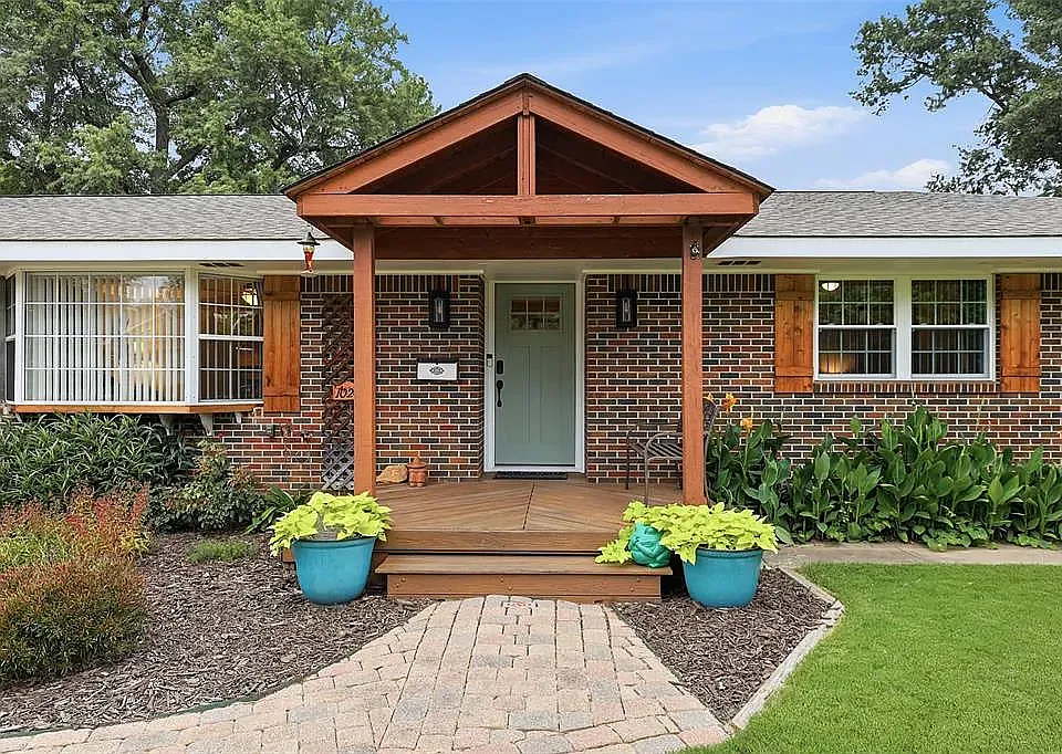 1024 W Will Rogers Dr