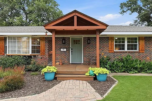 1024 W Will Rogers Dr Photo 1