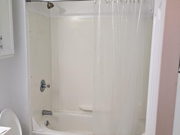 2nd image of 132 Fox Run Ln