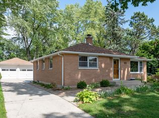 626 Lillie St, Elgin, IL 60120