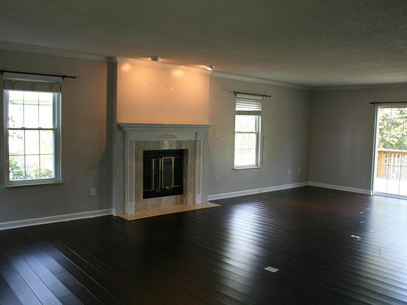 4th image of 8805 Shoreham Blvd