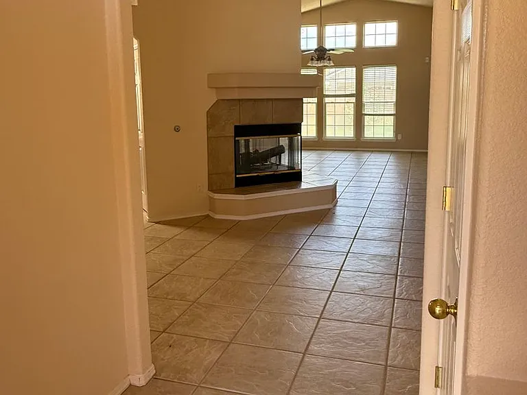 9816 Sierra Morena St NW — Photo 2