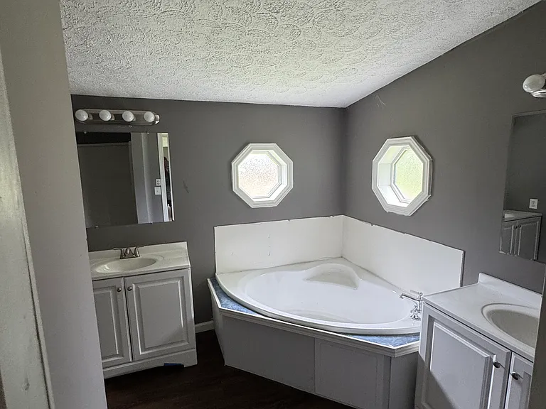 378 Lee Road 490 — Photo 7