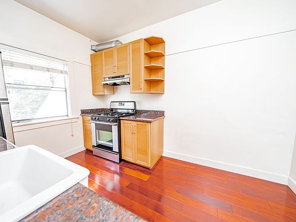 4th image of 746 Rand Ave #2