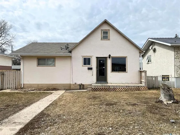 118 5th AVENUE SE, Swift Current, SK S9H 3M7
