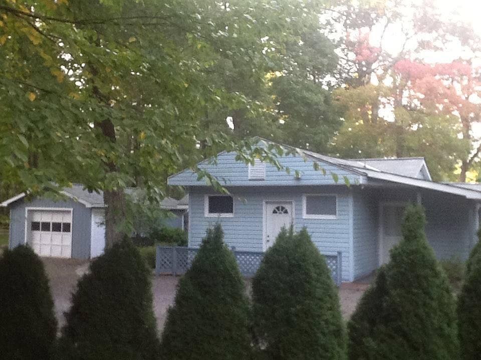 2nd image of 204 Cobblestone Ln