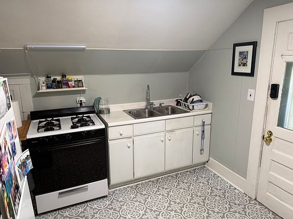 5th image of 3532 Central St #2