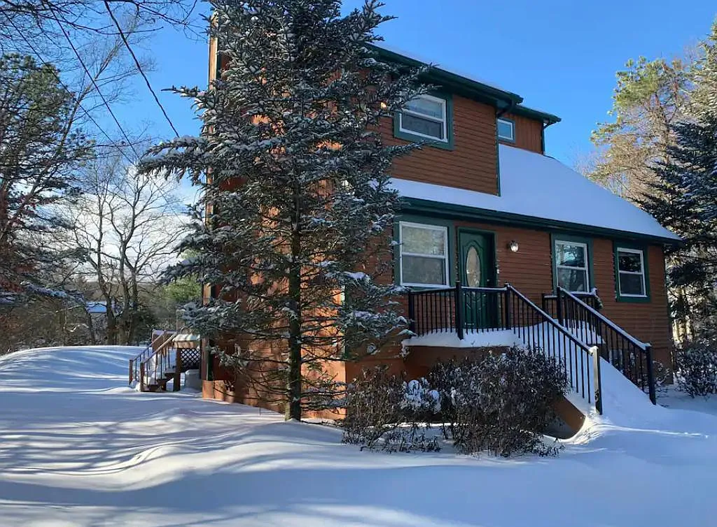 5 bed, 2040 sqft, $2,550 — Photo 1