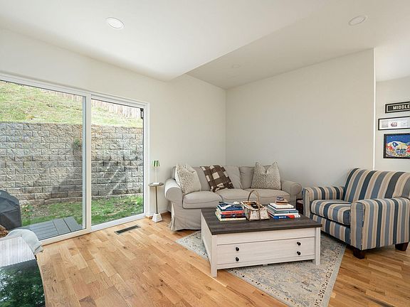 5th image of 1638 Rialto St