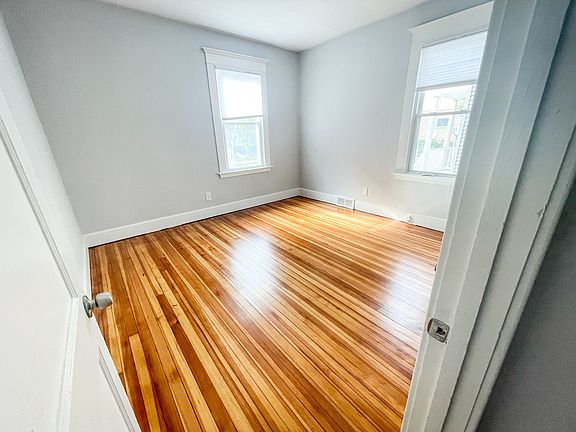 4th image of 236 Nicoll St Floor 2