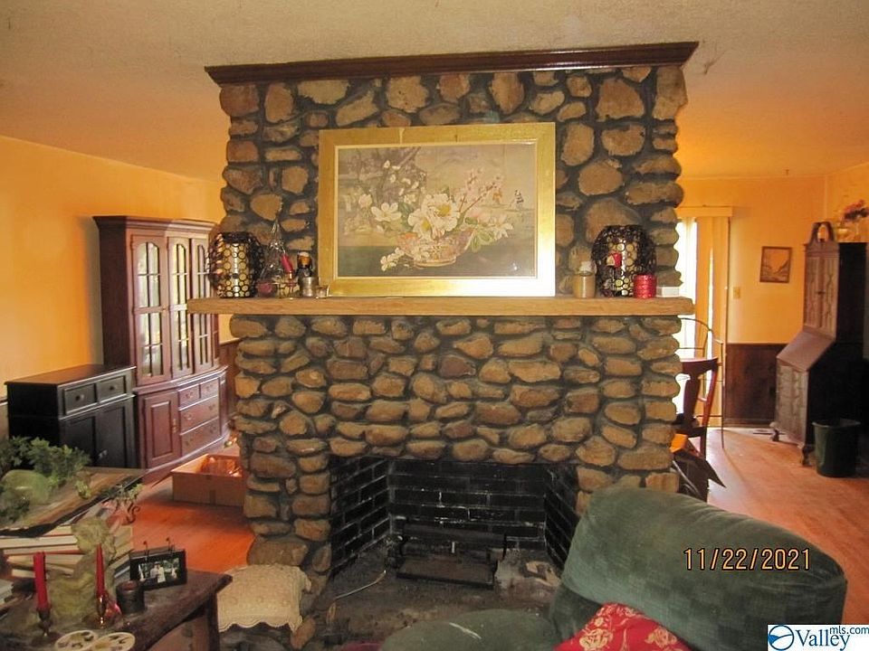 2nd image of 909 Cornelia Dr SE