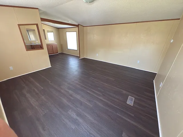 3 bed, 1216 sqft, $949 — Photo 2