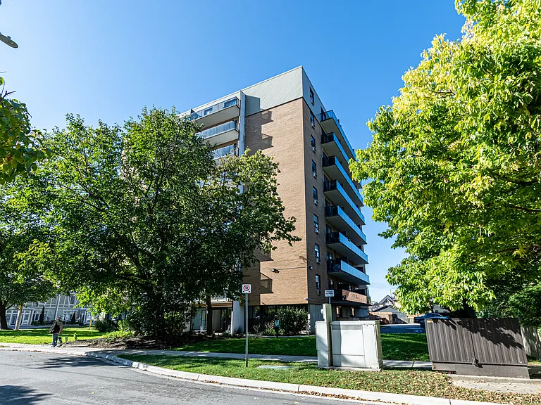 498 Queens Ave — Photo 9