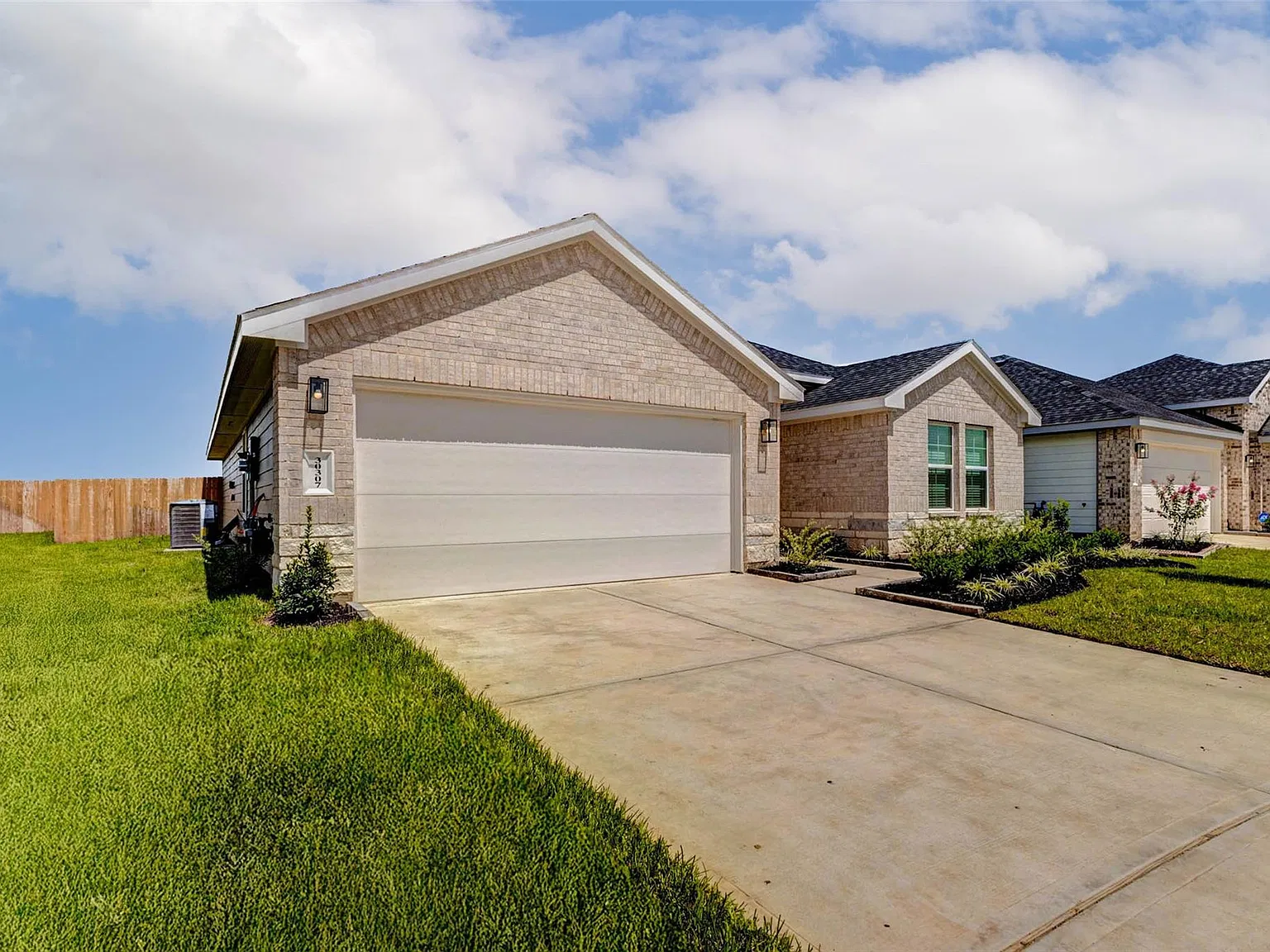 4 bed, 2.0 bath, 1748 sqft, $2,300 — Photo 3