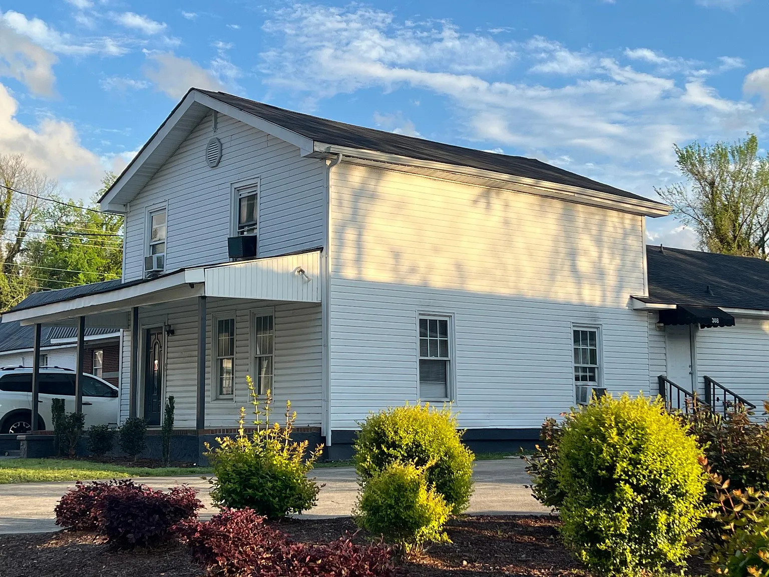 2 bed, $960 — Photo 1