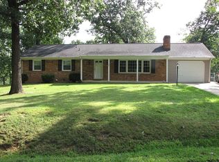 44 Woodlawn Dr, Staunton, VA 24401