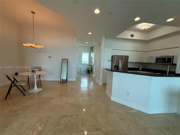 15051 Royal Oaks Ln APT 2601, North Miami, FL 33181