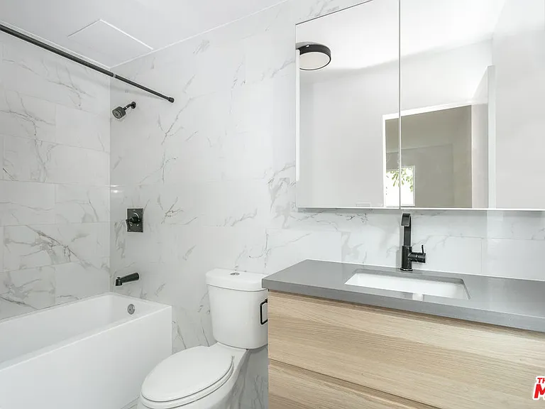 560 N Kings Rd #4 — Photo 8