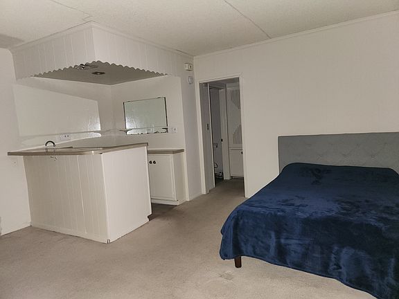 (queen size bed pictured)