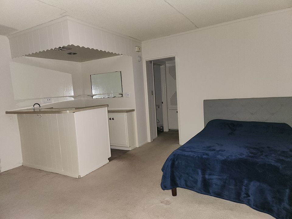 (queen size bed pictured)