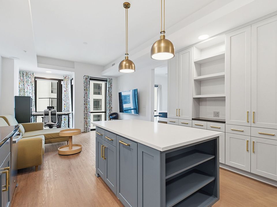 1st image of 930 Commerce St #1608