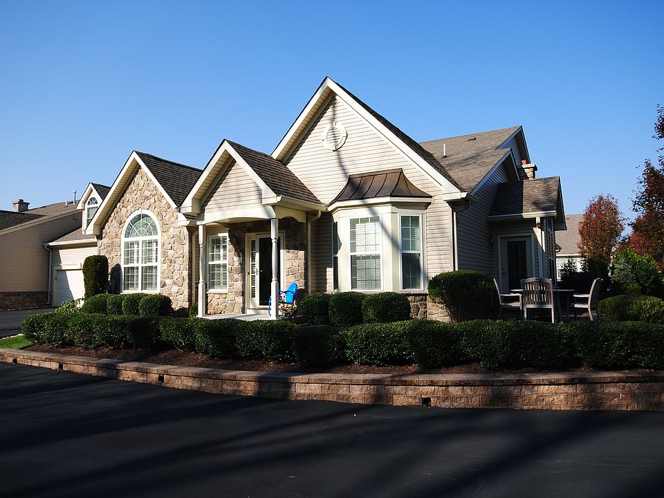 1st image of 325 Willow Dr