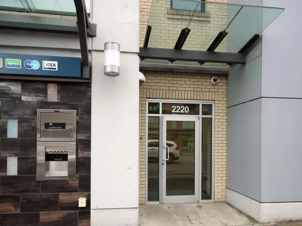 2220 Broadway W #303, Vancouver, BC V6K 2E3