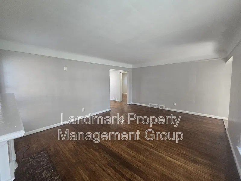 3 bed, 2.5 bath, 887 sqft, $1,200 — Photo 4