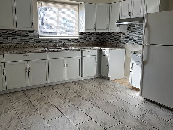 2nd image of 1555 Saint Catherine St