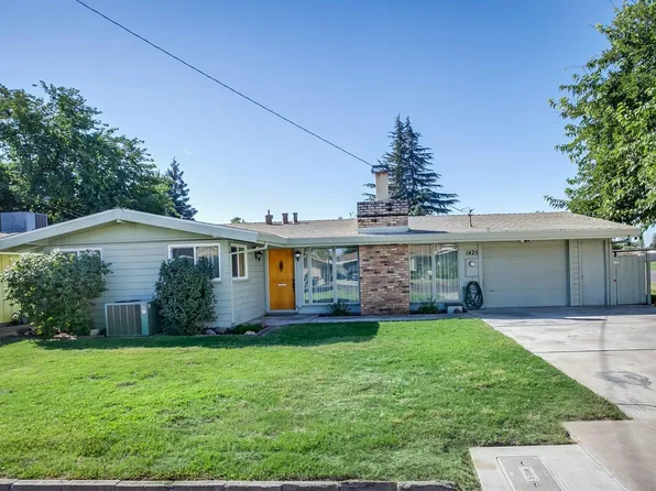 1425 Olive St, Oakdale, CA 95361