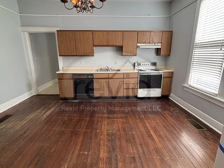 288 N. McLean Blvd — Photo 11