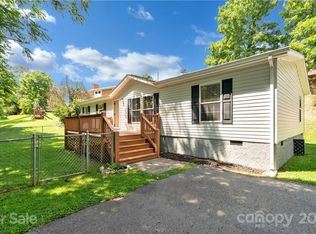 97 Wesley St, Canton, NC 28716