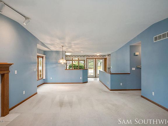 4th image of 4337 Valley Side Dr NE #37
