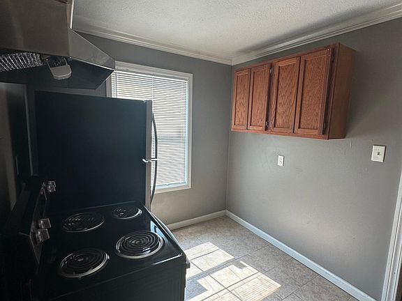 5th image of 2110 Tulip St