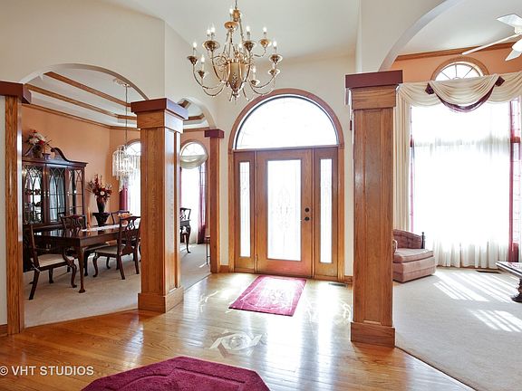 2nd image of 700 Castlewood Dr