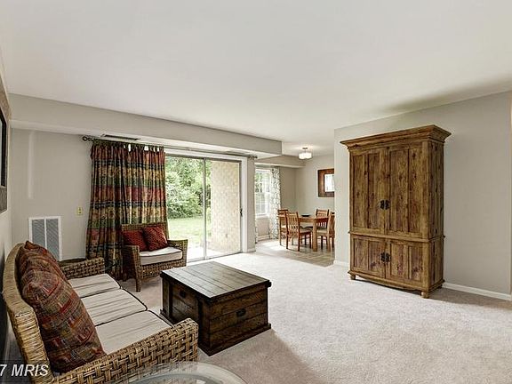 2nd image of 3991 Lyndhurst Dr APT 101