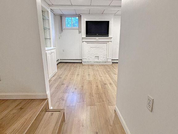 5th image of 401 High St #B