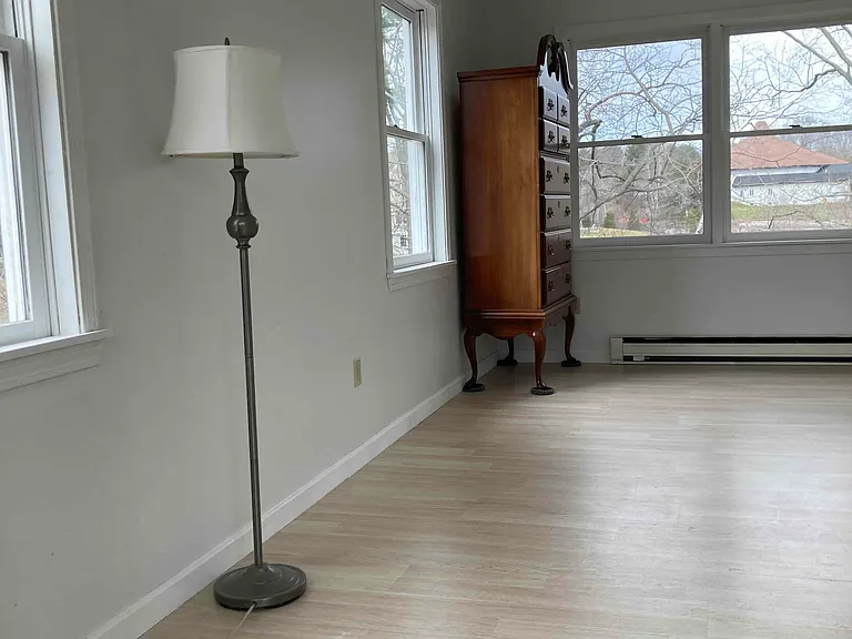 320 Leslie Dr — Photo 13