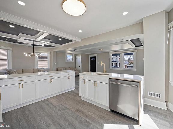 3rd image of 3410 Edgewood Rd