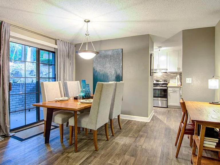 Barrington Hills Apartments — Photo 5