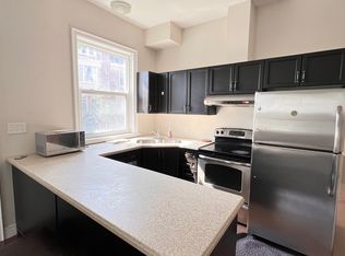 127 Ontario St #1, Saint Catharines, ON L2R5J9