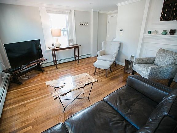4th image of 10 Oliver St Unit B